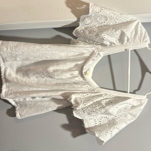 White top with eyelet sleeves